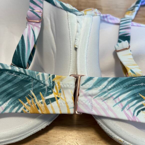 Shade & Shore Women's Palm Print Twist Front Bikini Top - Size 32C - NWT - Picture 5 of 8